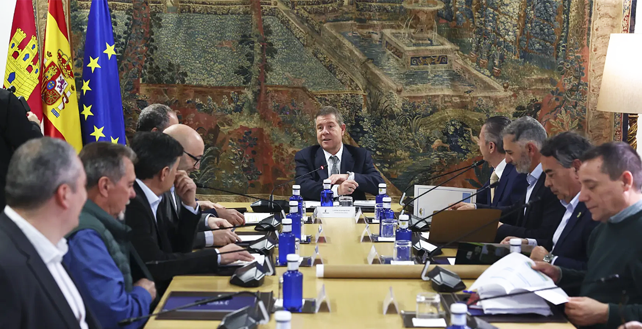 Mesa reunión Emiliano García Page con Comunidades de Regantes y Antonio Montoya PH 2026