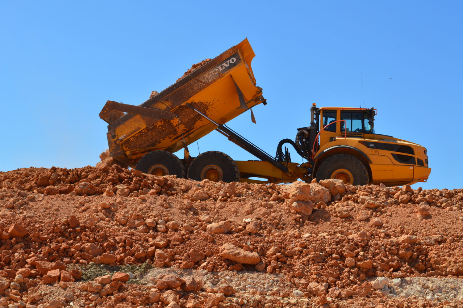 Volquete en Alcadozo abril 2025