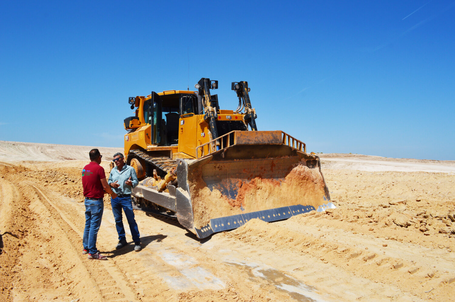 Bulldozer en finca San Martín mayo 2026