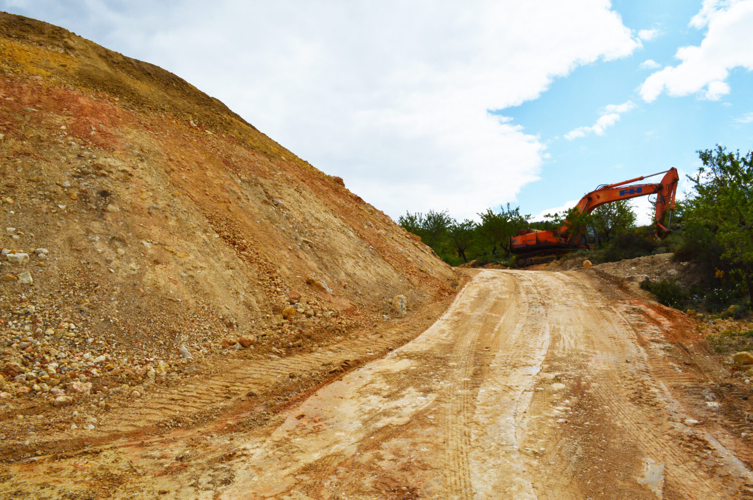Talud de subida y máquina en Férez