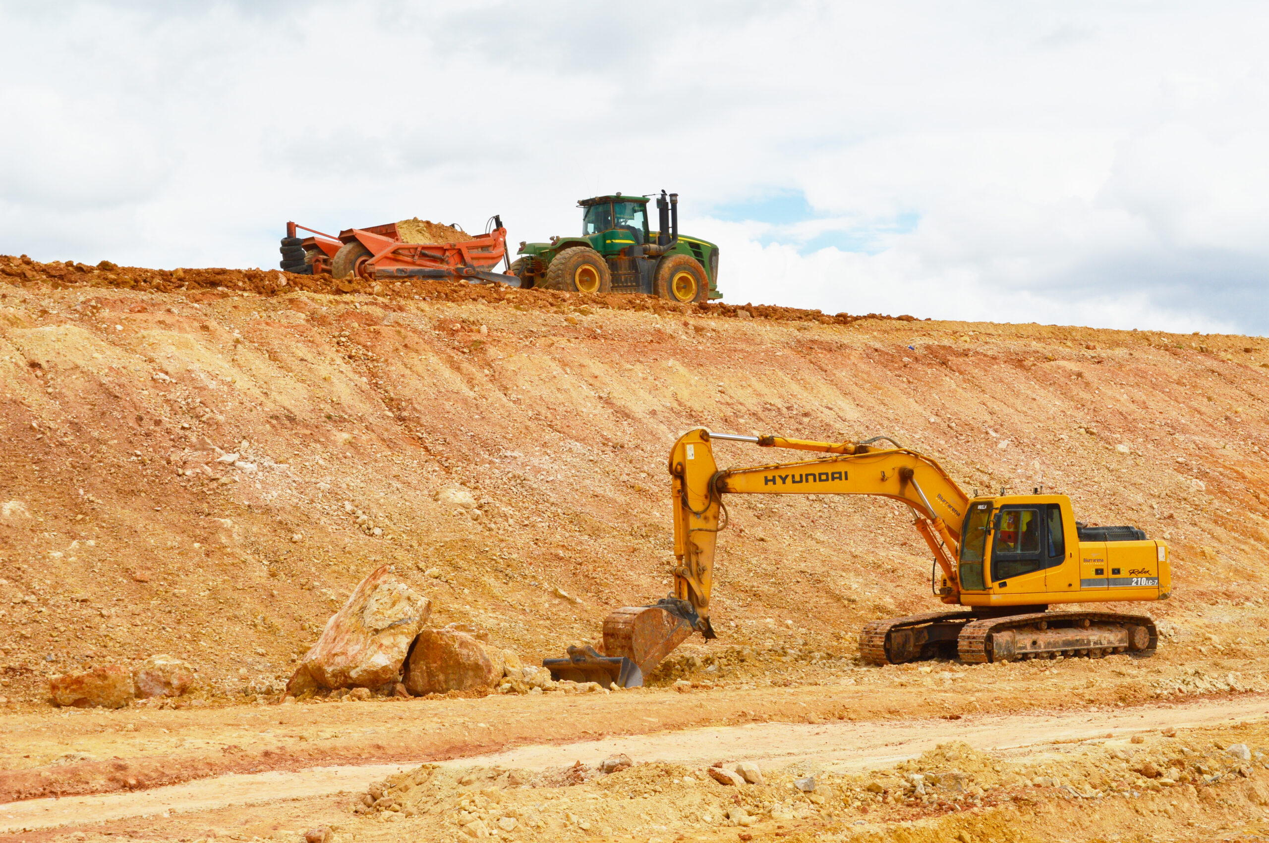 Movimiento de tierras Elche de la Sierra