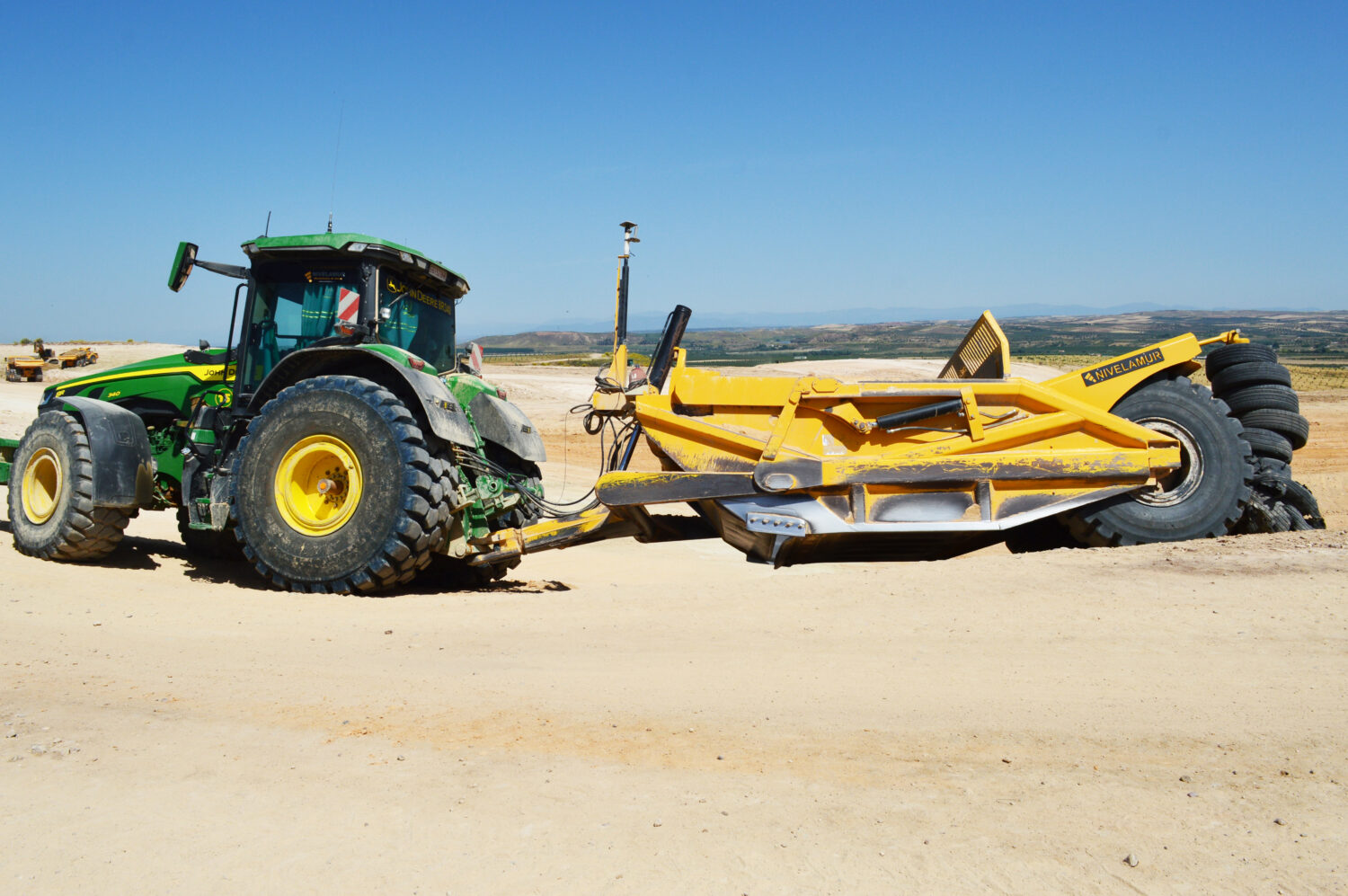 Máquina de movimiento de tierras San Martín mayo 2026