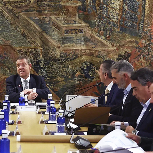 Pablo Montoya junto a Emiliano García Page en la reunión con las comunidades de regantes PH 2026